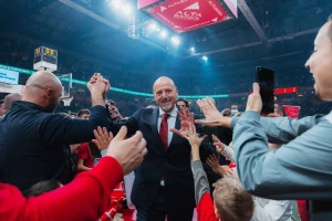 Zvezdo, ne daj da stane!